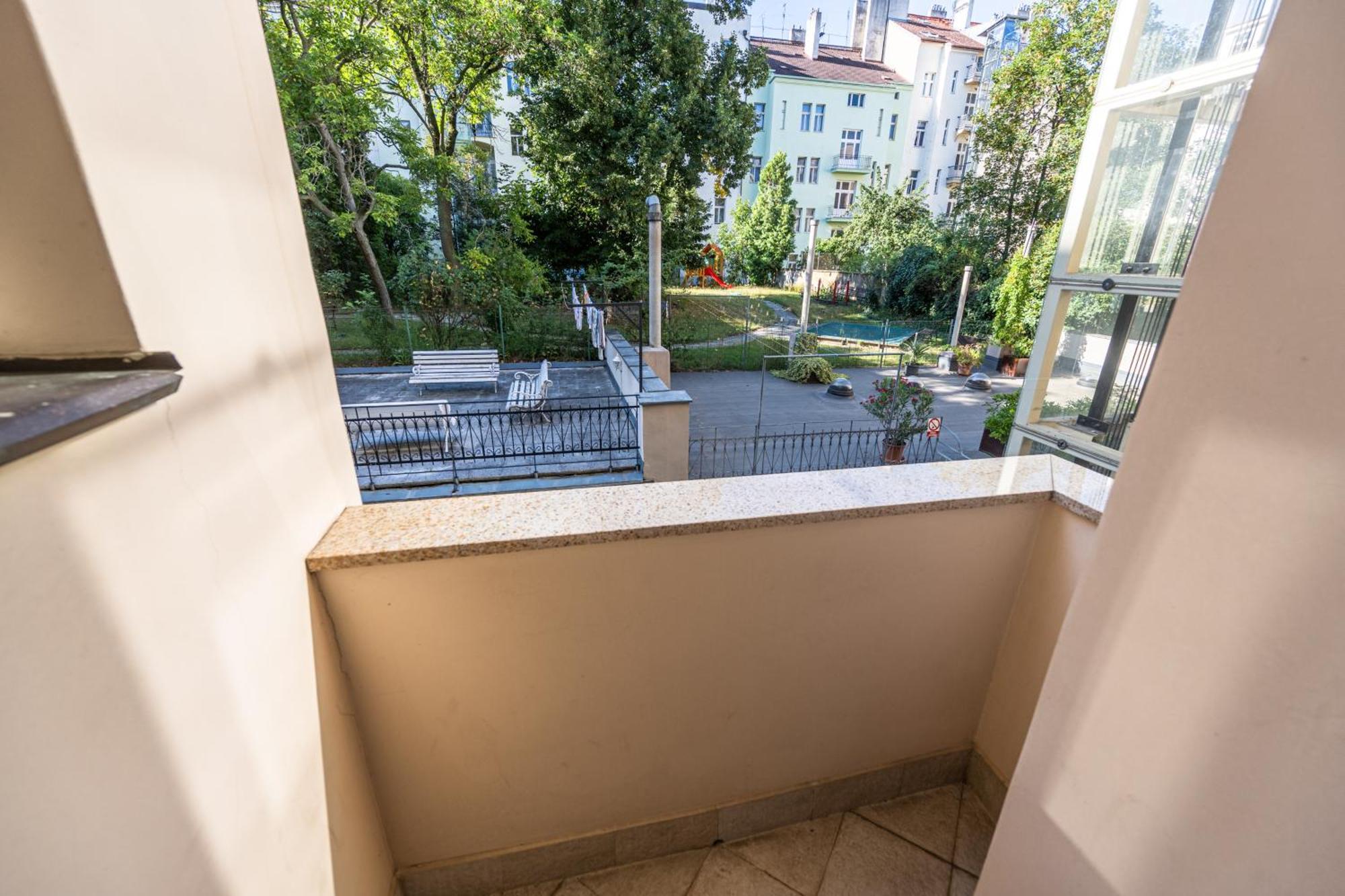 Jiriho Z Podebrad Apartments Прага Екстер'єр фото